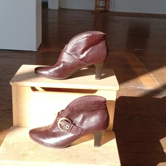 Brown vegan leather ankle booty with rubber soles - Picture 5 of 6